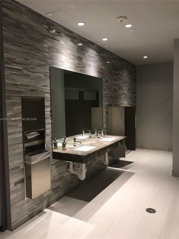 5300 NW 85 Avenue 703, Doral, FL 33166