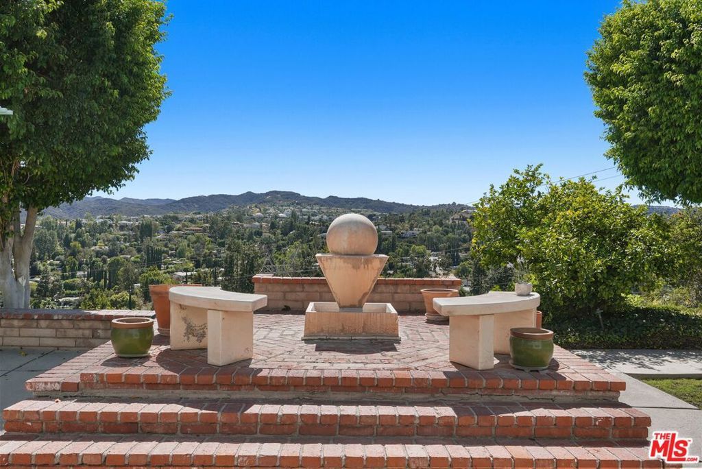 18800 Edleen Drive, Tarzana, CA 91356 — photo 2