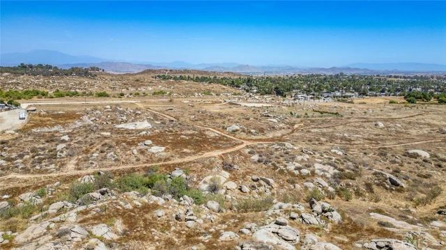 19 Lukens, Perris, CA 92570