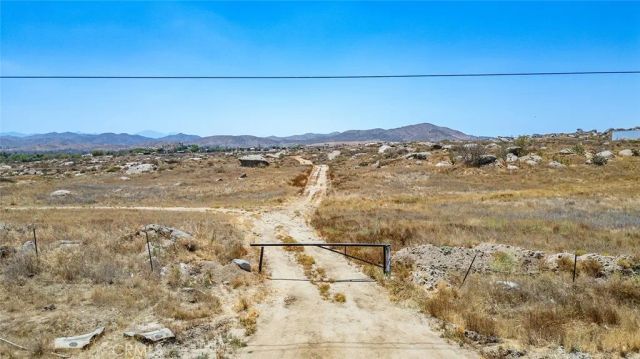 19 Lukens, Perris, CA 92570