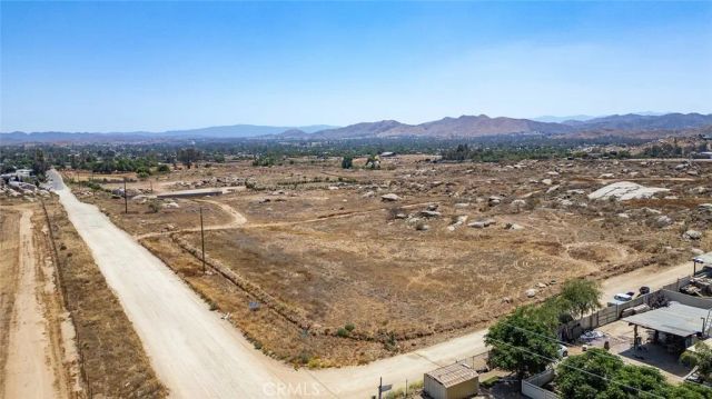 19 Lukens, Perris, CA 92570