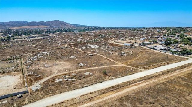 19 Lukens, Perris, CA 92570