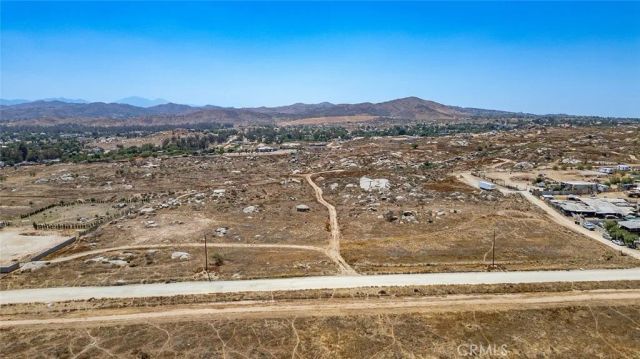 19 Lukens, Perris, CA 92570