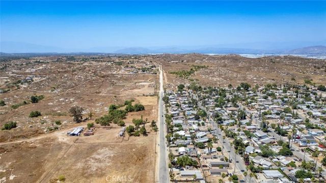 19 Lukens, Perris, CA 92570