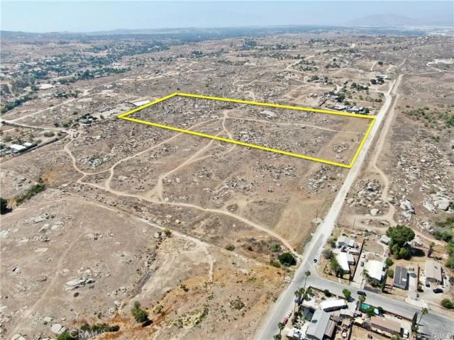 19 Lukens, Perris, CA 92570