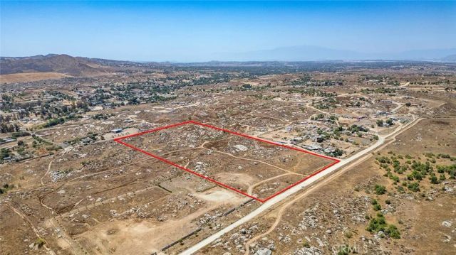 19 Lukens, Perris, CA 92570