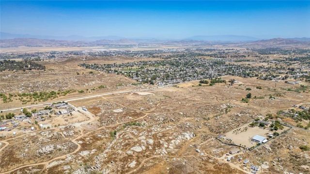 19 Lukens, Perris, CA 92570
