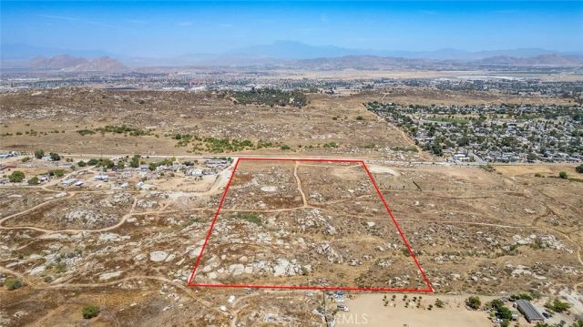 19 Lukens, Perris, CA 92570