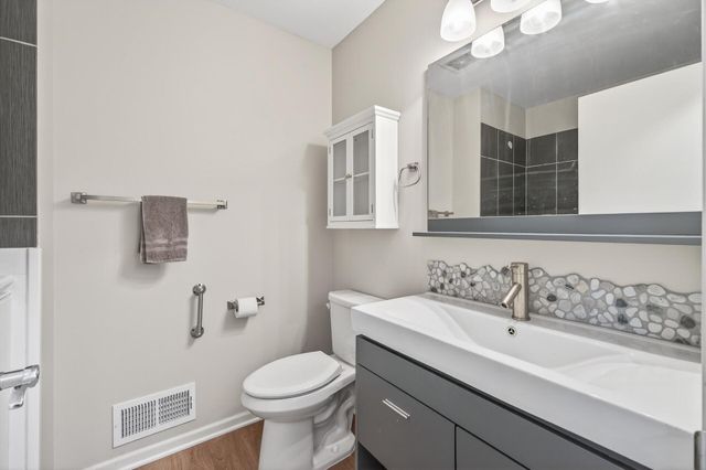 4339 Buckingham Court 1106, Vadnais Heights, MN 55127