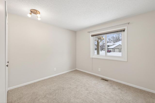 4339 Buckingham Court 1106, Vadnais Heights, MN 55127