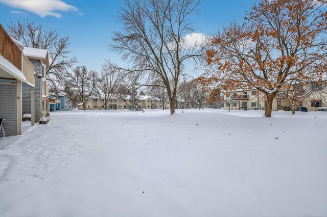 4339 Buckingham Court 1106, Vadnais Heights, MN 55127