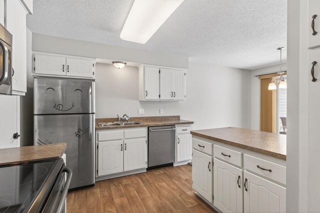 4339 Buckingham Court 1106, Vadnais Heights, MN 55127