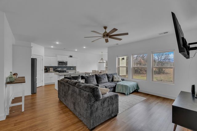 415 Old Morrison Rd, Mcminnville, TN 37110