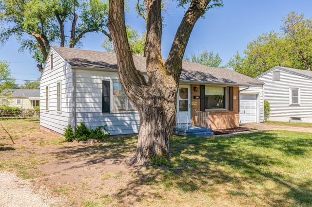 856 Vassar Dr, Salina, KS 67401