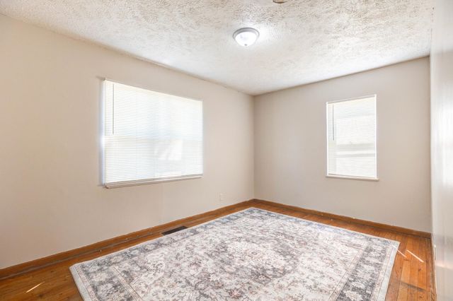 856 Vassar Dr, Salina, KS 67401