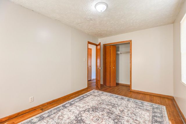 856 Vassar Dr, Salina, KS 67401