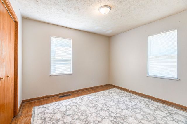 856 Vassar Dr, Salina, KS 67401