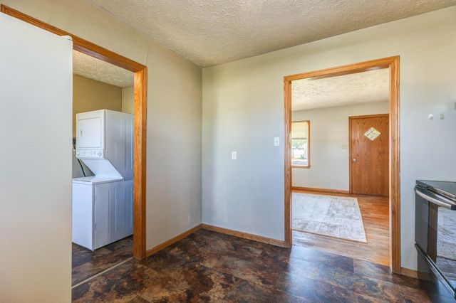 856 Vassar Dr, Salina, KS 67401