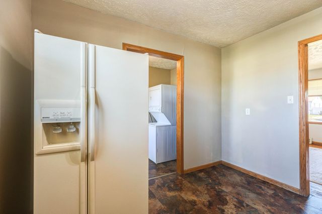 856 Vassar Dr, Salina, KS 67401