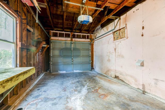 856 Vassar Dr, Salina, KS 67401