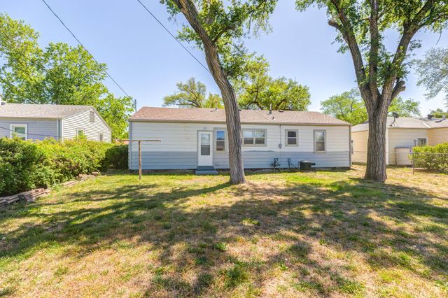 856 Vassar Dr, Salina, KS 67401