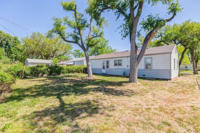 856 Vassar Dr, Salina, KS 67401