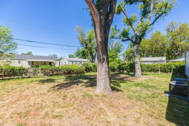 856 Vassar Dr, Salina, KS 67401