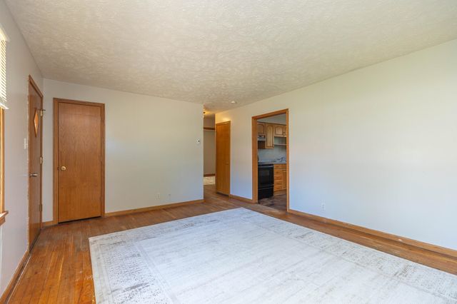 856 Vassar Dr, Salina, KS 67401