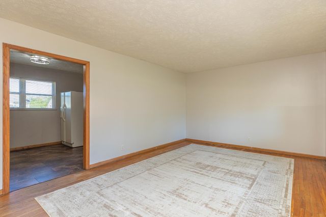 856 Vassar Dr, Salina, KS 67401