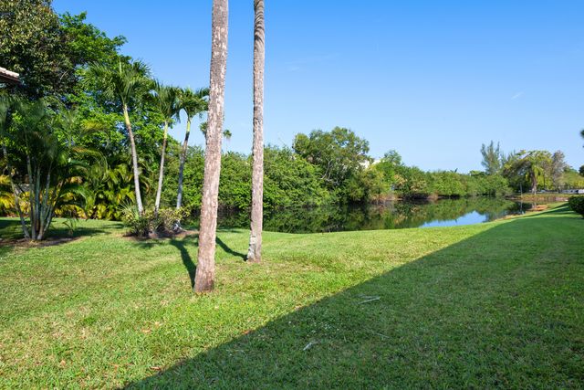 5570 Lakeside Drive 102, Margate, FL 33063