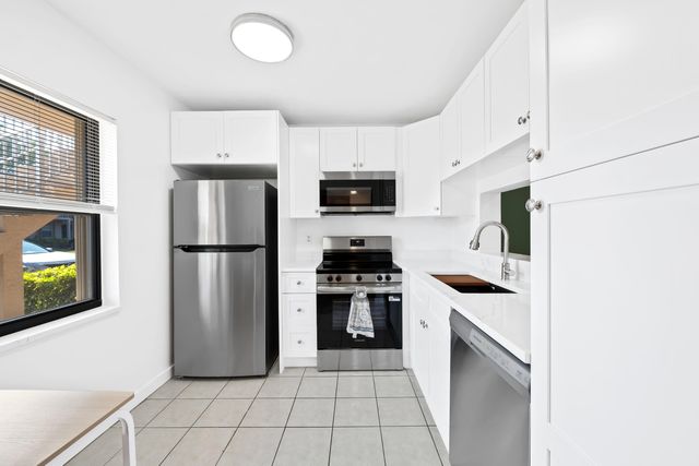 5570 Lakeside Drive 102, Margate, FL 33063