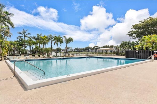 5570 Lakeside Drive 102, Margate, FL 33063