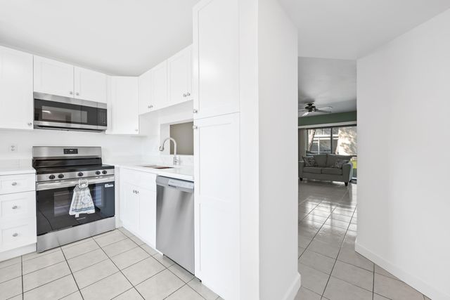 5570 Lakeside Drive 102, Margate, FL 33063