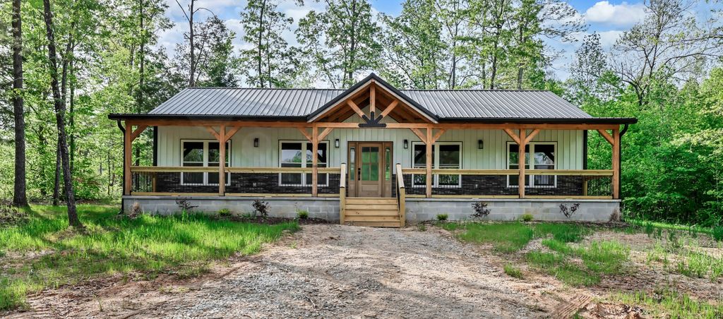 1159 Hilltop Rd, Cumberland Furnace, TN 37051