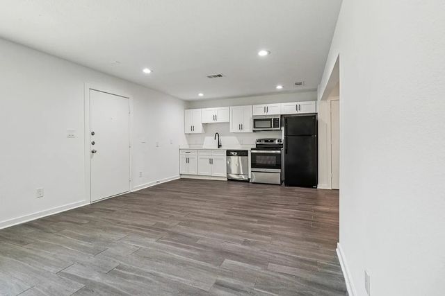 321 E 8th Street 110, Dallas, TX 75203