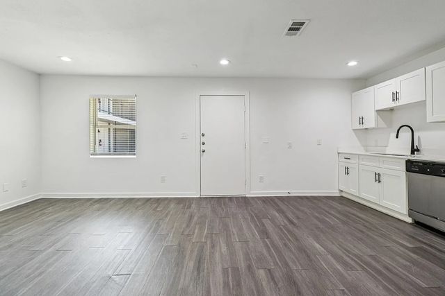 321 E 8th Street 110, Dallas, TX 75203