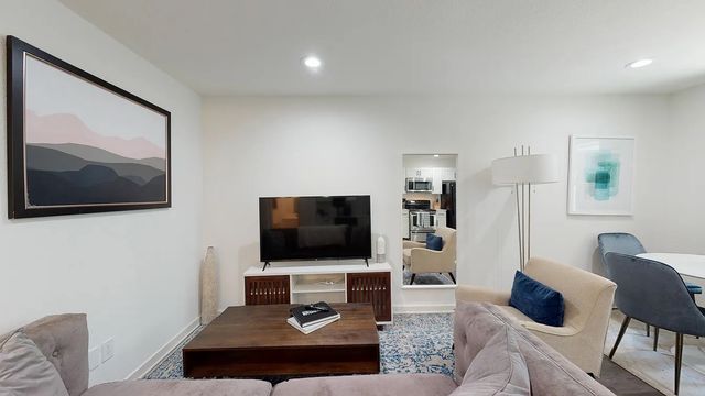 321 E 8th Street 110, Dallas, TX 75203