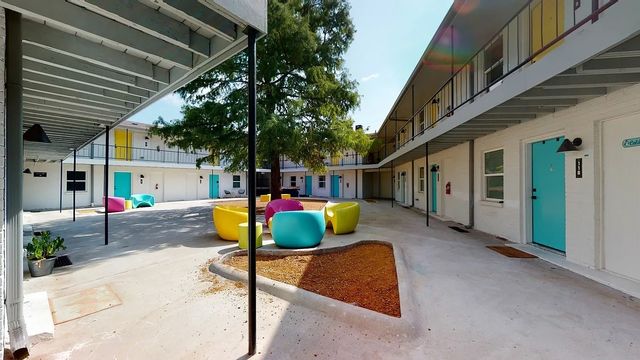 321 E 8th Street 110, Dallas, TX 75203