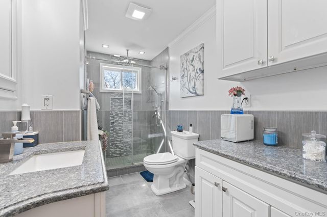 572 S Bayview Avenue, Freeport, NY 11520