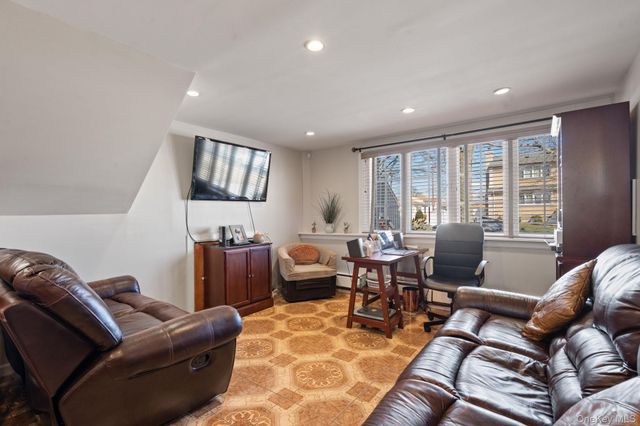 572 S Bayview Avenue, Freeport, NY 11520