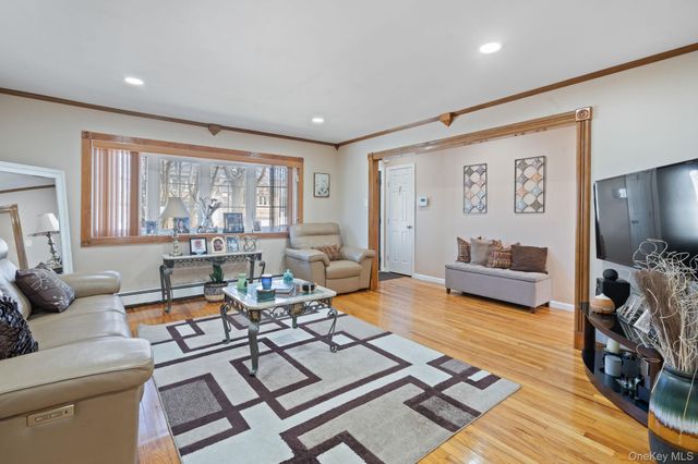 572 S Bayview Avenue, Freeport, NY 11520