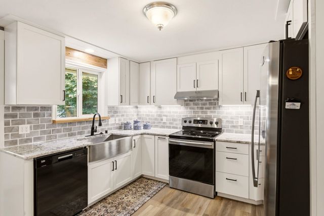 415 N Silver Lake Ave, Medical Lake, WA 99022