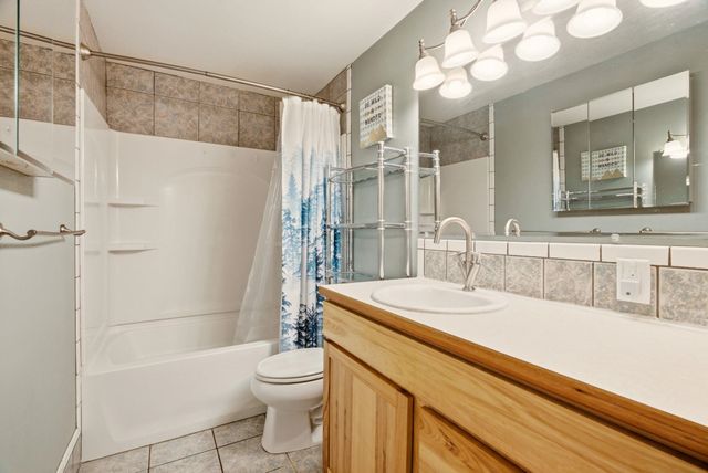415 N Silver Lake Ave, Medical Lake, WA 99022