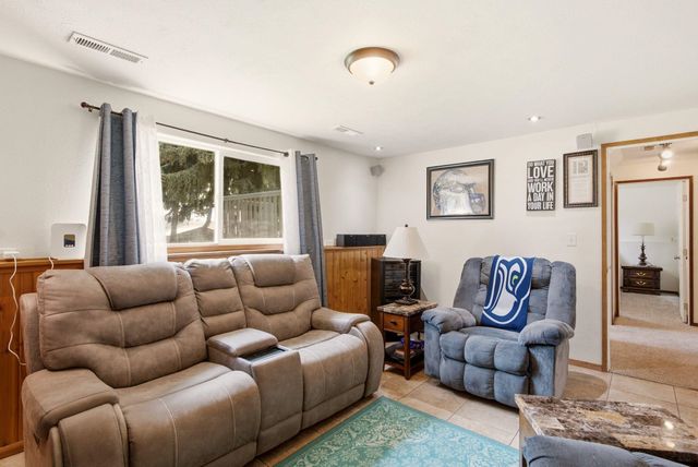 415 N Silver Lake Ave, Medical Lake, WA 99022