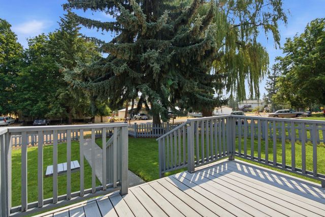 415 N Silver Lake Ave, Medical Lake, WA 99022
