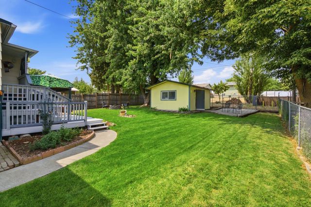 415 N Silver Lake Ave, Medical Lake, WA 99022