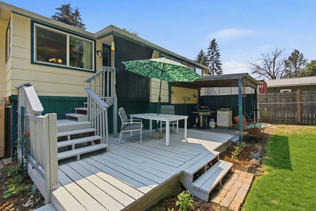 415 N Silver Lake Ave, Medical Lake, WA 99022