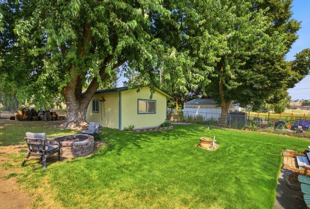 415 N Silver Lake Ave, Medical Lake, WA 99022