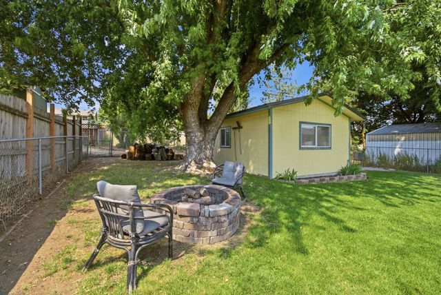 415 N Silver Lake Ave, Medical Lake, WA 99022