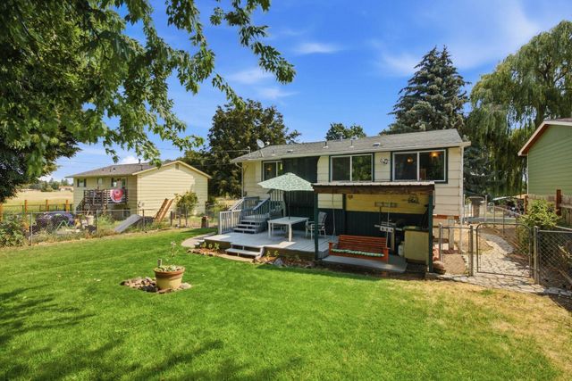 415 N Silver Lake Ave, Medical Lake, WA 99022
